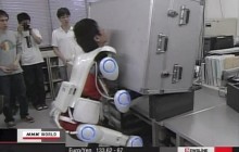 Robot suit HALالبدلة الآلية تمكنك من رفع الاوزان الثقيلة جدا
